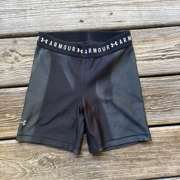 Under Armour Pants - Women’s XS 5 inch Inseam grey black pattern spandex running shorts athletic